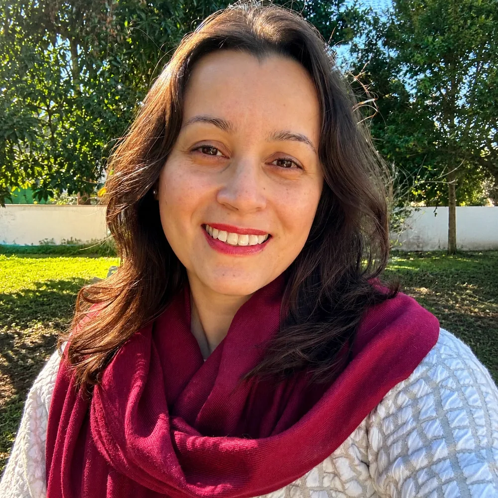 Aline Desperta, autora do e-book A Força Vital que Habita em Você